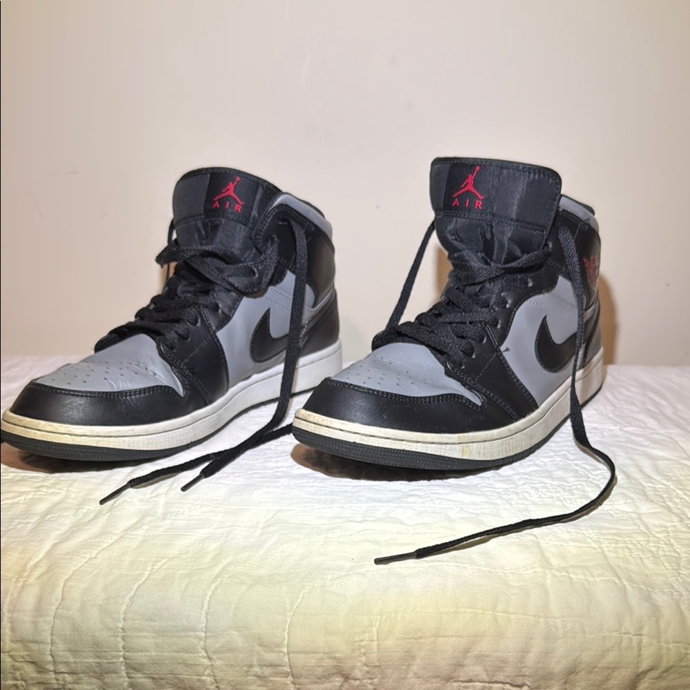 Nike Jordan 1 Mid Shadow Red